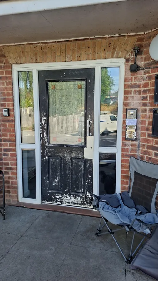 Communal entrance door cleaning